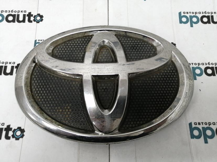 Эмблема переднего бампера 75311-33130 для Toyota Camry 40 2006 — 2010 БУ; Оригинал; Р1, Мелкий дефект;