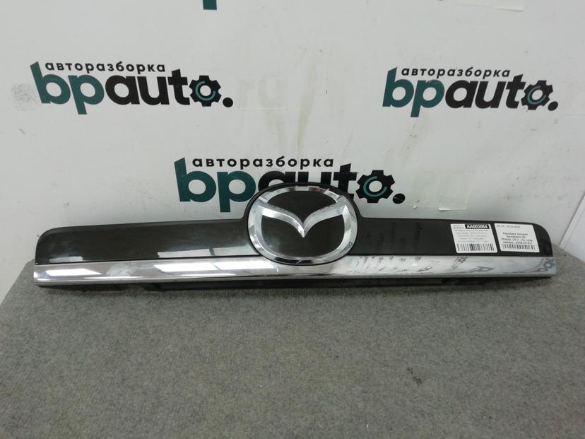 Накладка крышки багажника; под камер. EH66-50-811 для Mazda CX-7 I рест. 2009-2012 БУ; Оригинал; Р0, Хорошее;