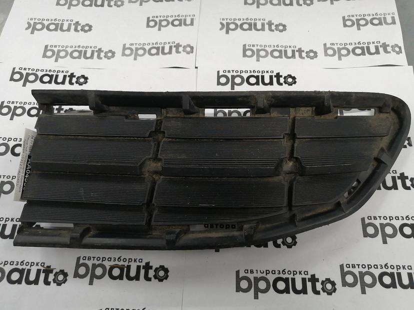 Решетка переднего бампера правая 53127-42040 для Toyota Rav4 40 2013 — 2015 БУ; Оригинал; Р1, Мелкий дефект;