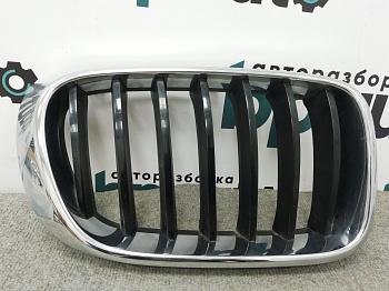 Решетка радиатора правая 51117338572 для BMW Х3 II F25 рест. 2014-2017 БУ; Оригинал; Р1, Мелкий дефект;