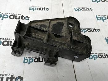 Кронштейн заднего бампера под фонарь правый 52562-02220 для Toyota Corolla БУ; Оригинал; Р1, Мелкий дефект;