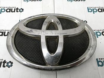 Эмблема переднего бампера 75311-33130 для Toyota Camry 40 2006 — 2010 БУ; Оригинал; Р1, Мелкий дефект;