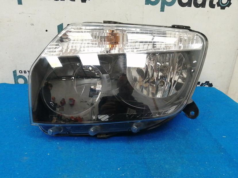Фара галоген левая, темный отражатель 260609877R для Renault Duster I 2011-2015 БУ; Оригинал; Р2, Удовлетворительное;