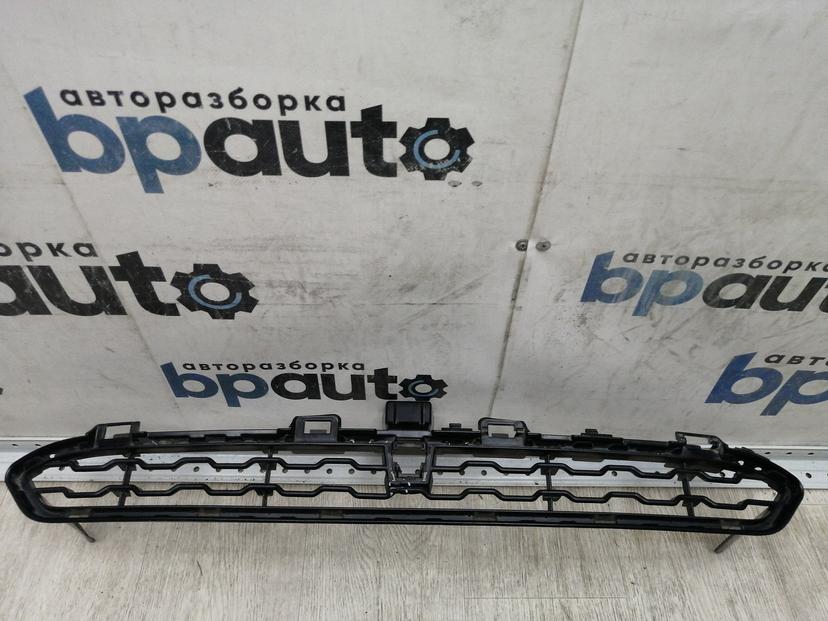 Решетка переднего бампера верхняя, М-пакет; под камер. 51118060891 для BMW Х6 II F16 2014-2019 БУ; Оригинал; Р1, Мелкий дефект;