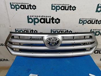 Решетка радиатора 53111-48110 для Toyota Highlander II рест. 2010 - 2013 БУ; Оригинал; Р1, Мелкий дефект;