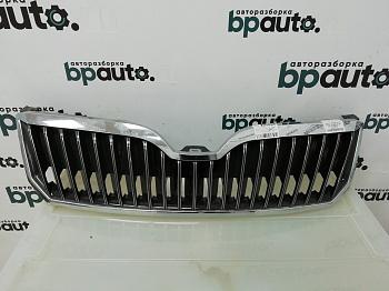 Решетка радиатора 3T0 853 668 B для Skoda Superb II рест. 2013-2015 БУ; Оригинал; Р1, Мелкий дефект;