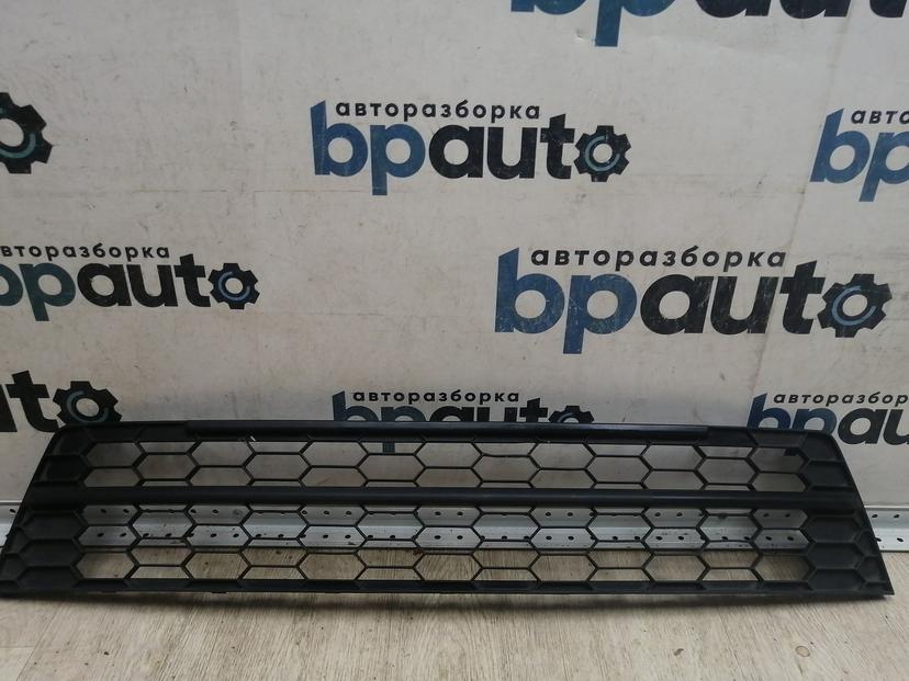 Решетка переднего бампера 5l0853677 для Skoda Yeti I рест. 2013-2018 БУ; Оригинал; Р1, Мелкий дефект;
