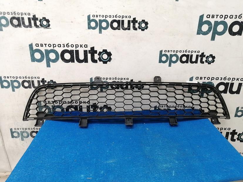 Решетка переднего бампера 6402A124 для Mitsubishi Pajero Sport II 2008-2013 БУ; Оригинал; Р1, Мелкий дефект;