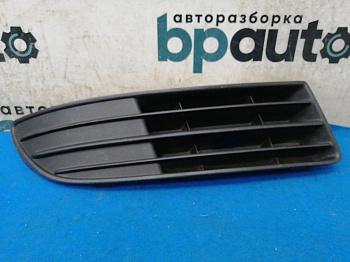 Решетка переднего бампера правая 6Q0853666E для Volkswagen Polo IV рест. 2005-2009 БУ; Оригинал; Р1, Мелкий дефект;