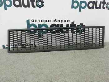 Решетка переднего бампера центр. М-пакет 51117903894 для BMW 5 серия F10 F11 БУ; Оригинал; Р1, Мелкий дефект;