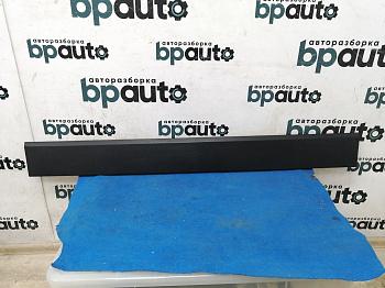 Накладка на откидной борт нижняя, матовая DGP000184PCL для Land Rover Discovery III 2004 - 2009 БУ; Оригинал; Р1, Мелкий дефект;