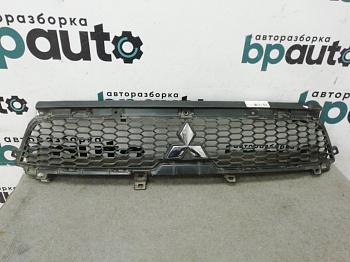 Решетка радиатора 6402A198 для Mitsubishi Outlander II рест. 2009-2013 БУ; Оригинал; Р1, Мелкий дефект;