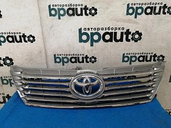 Решетка радиатора 53101-33370 для Toyota Camry 50 2012 — 2014 БУ; Оригинал; Р1, Мелкий дефект;