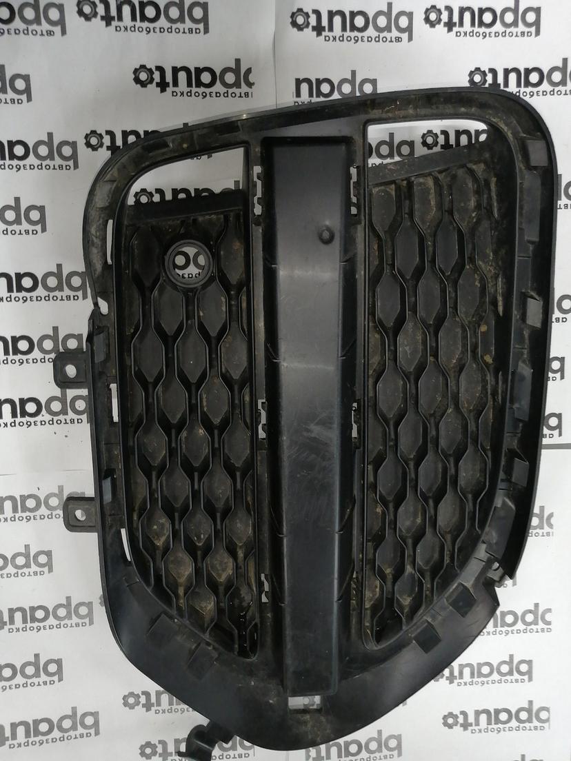 Решетка переднего бампера правая; под паркт. HK83-8B289-AA для Jaguar F-Pace I 2016-2020 БУ; Оригинал; Р0, Хорошее;