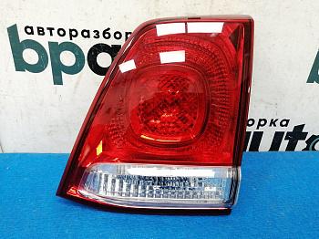 Фонарь в крышку багажника правый 81581-60180 для Toyota Land Cruiser 200 2008 — 2012 БУ; Оригинал; Р1, Мелкий дефект;