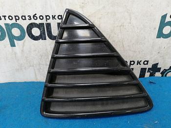 Решетка переднего бампера левая, глянцевая BM51-17K947-C для Ford Focus БУ; Оригинал; Р1, Мелкий дефект;