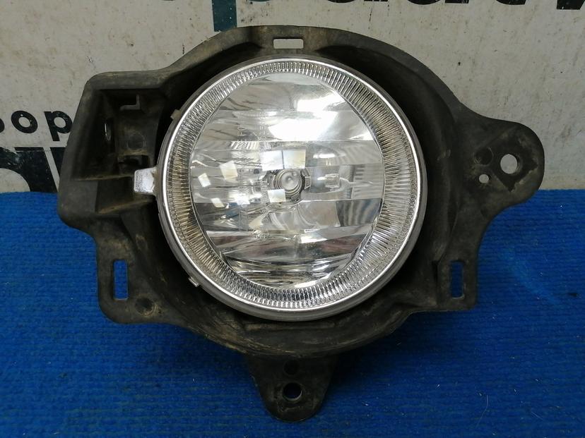 ПТФ левая 81026-0K040 для Toyota Hilux VII рест. 2011 - 2015 БУ; Оригинал; Р0, Хорошее;