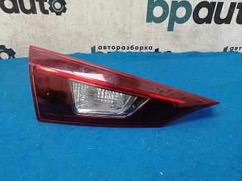 Фонарь в крышку багажника левый B45A-513G0 для Mazda 3 III BM Sedan 2013-2016 БУ; Оригинал; Р1, Мелкий дефект;