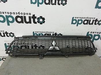 Решетка радиатора 6402A198 для Mitsubishi Outlander II рест. 2009-2013 БУ; Оригинал; Р1, Мелкий дефект;