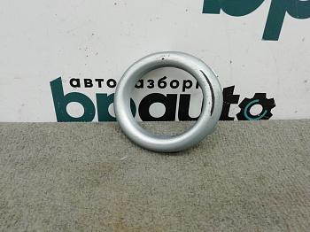Накладка ПТФ левая 6400C179 для Mitsubishi L200 IV 2006-2009 БУ; Оригинал; Р1, Мелкий дефект;