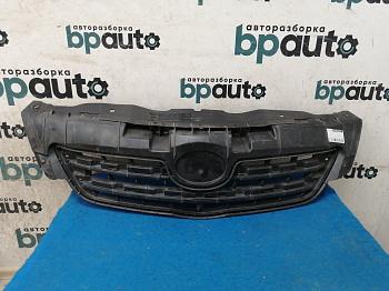 Решетка радиатора, с хром полосками 53114-12100 для Toyota Corolla 150 2006-2009 БУ; Оригинал; Р1, Мелкий дефект;