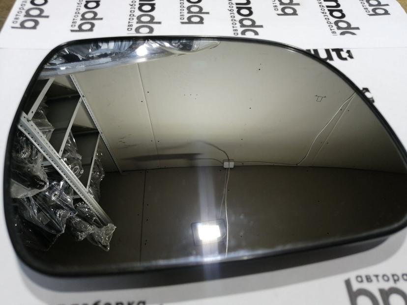 Зеркальный элемент правый 87931-28A60 для Toyota Highlander II рест. 2010 - 2013 БУ; Оригинал; Р1, Мелкий дефект;