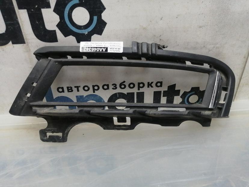 Накладка ПТФ левая, с хромом 5G0853211F для Volkswagen Golf БУ; Оригинал; Р1, Мелкий дефект;