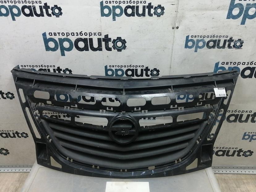 Решетка радиатора 13267700 для Opel Meriva B 2010 - 2014 БУ; Оригинал; Р1, Мелкий дефект;